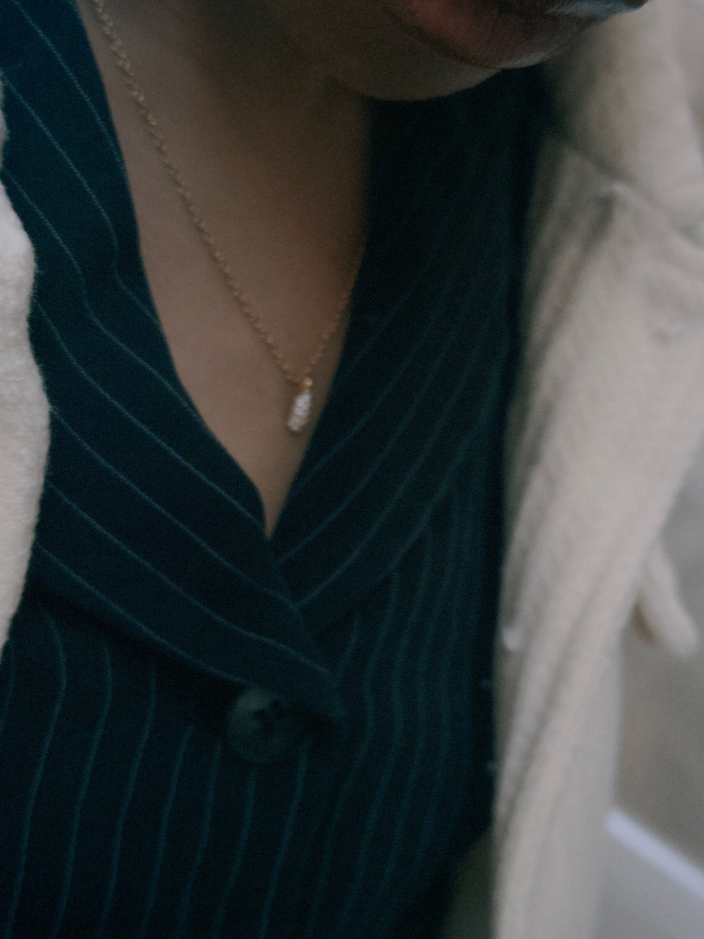 Gold pendant necklace with a delicate chain, showcasing elegance and style.